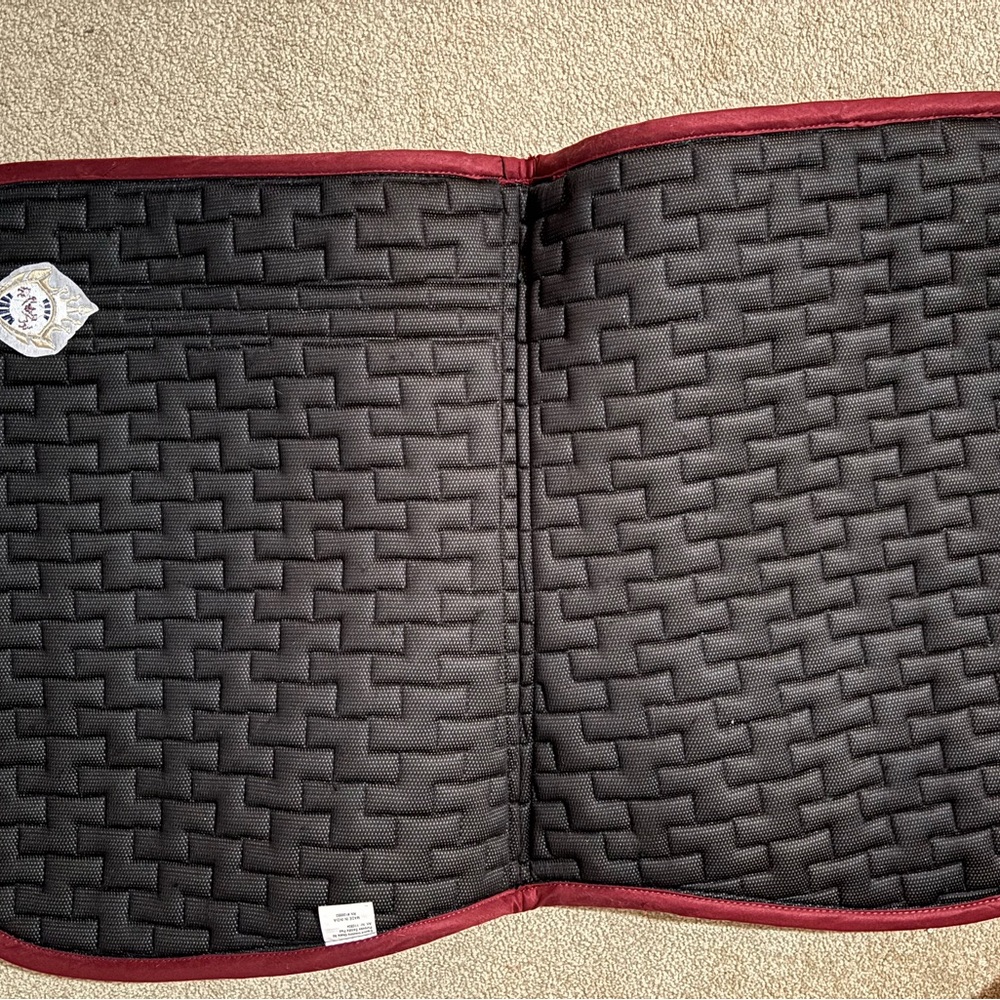 Equine Couture OCALA Quilted Saddle Pad in Forest Green & Burgundy - Picture 3 of 7